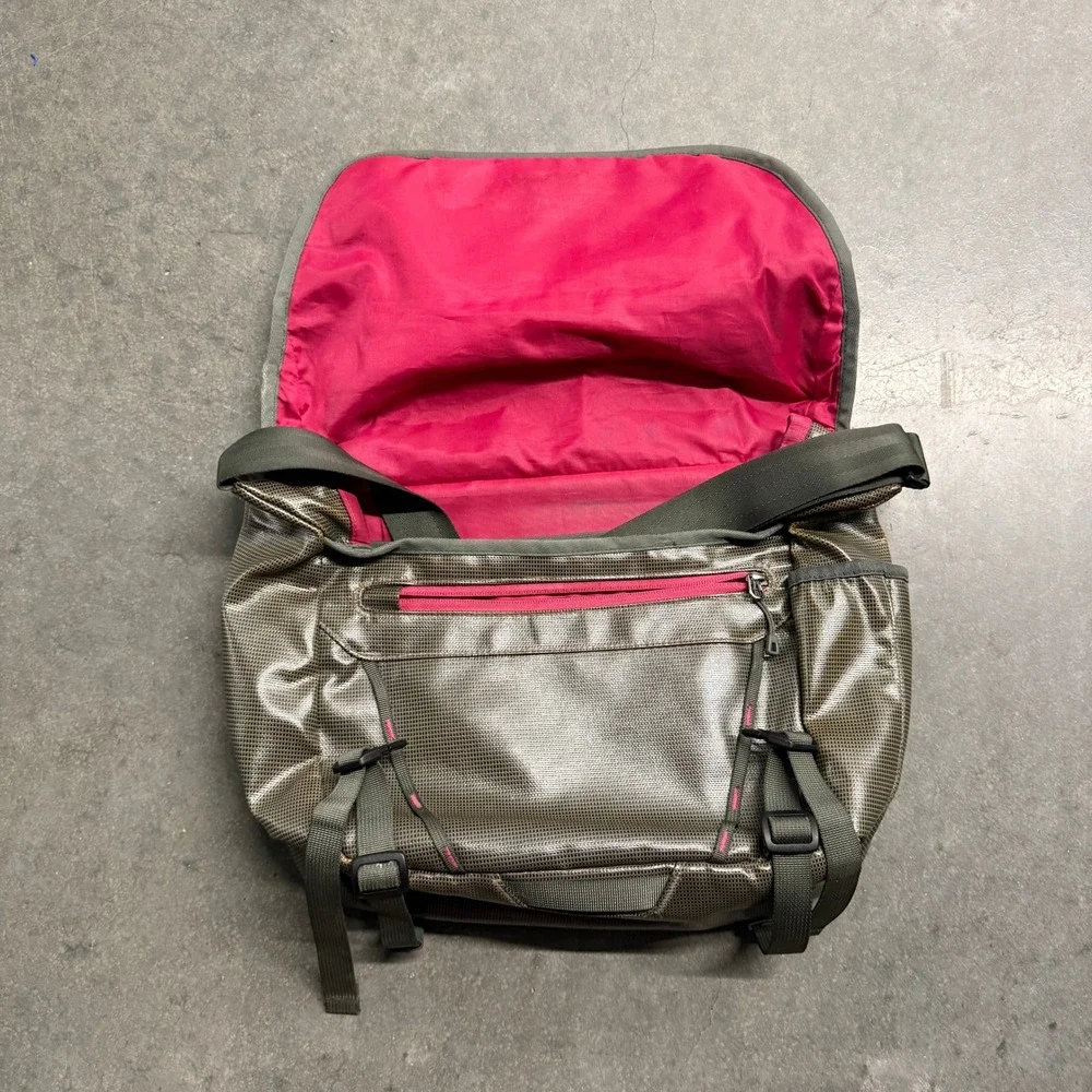 Patagonia Critical Mass Messenger Bag Olive Green Pink TPU Ripstop Laptop 3522